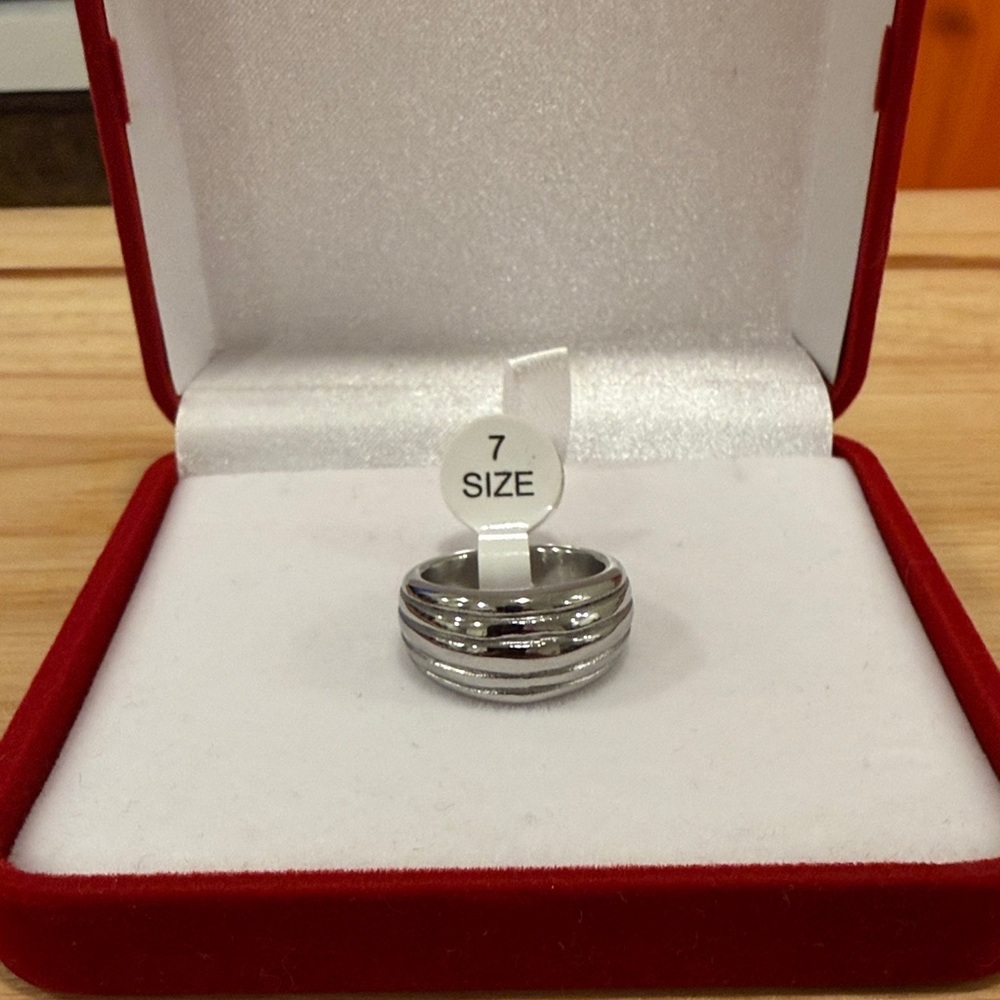 Peruvian Surgical Steel Silver Band Ring – Size 7, NWOT